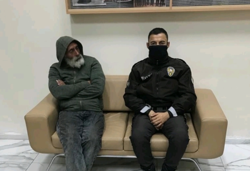 Bir süredir sokakta kalan yaşlı adama Vali Hamza Aydoğdu sahip çıktı