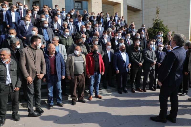 Bu şehrin değerlerini yükseltmek için el birliği ile elimizden gelen gayret ve çabayı göstereceğiz