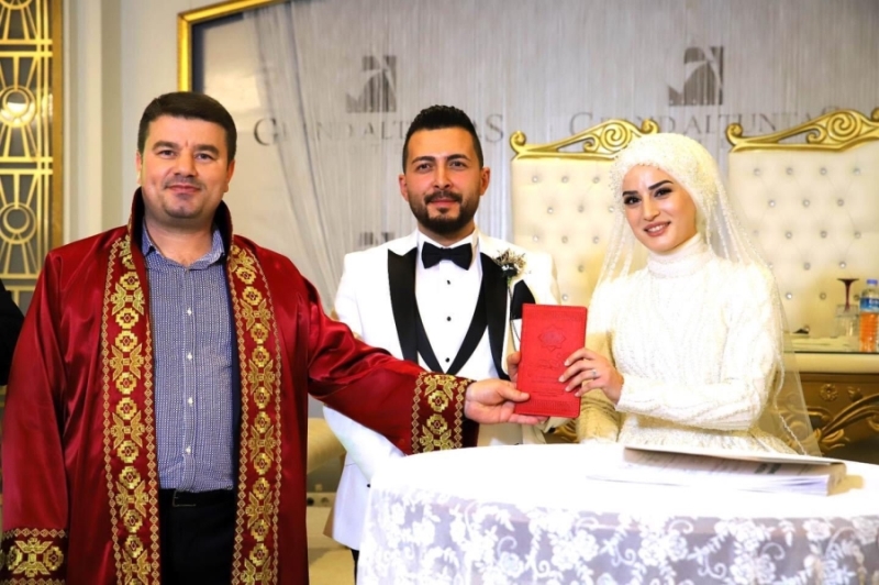 AKTÜRK VE ÖZDEMİR AİLELERİNİN MUTLU GÜNÜ 