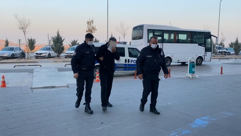 Eşini Uykuda Bıçaklayarak Ağır Yaraladı 