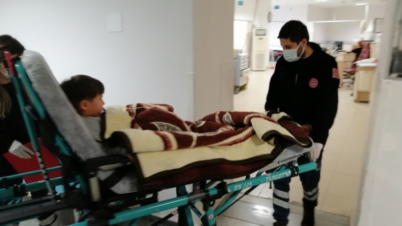 Silah ile yaralanan çocuk hastaneye kaldırıldı