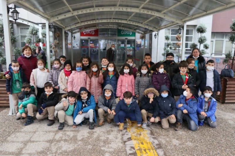 Aksaray emlak Kredi ilkokulu öğrencileri adliyeyi gezdi
