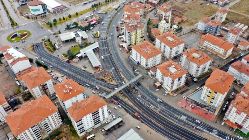 Artan araç yoğunluğunun getirdiği trafik sorununa belediyeden kalıcı çözümler
