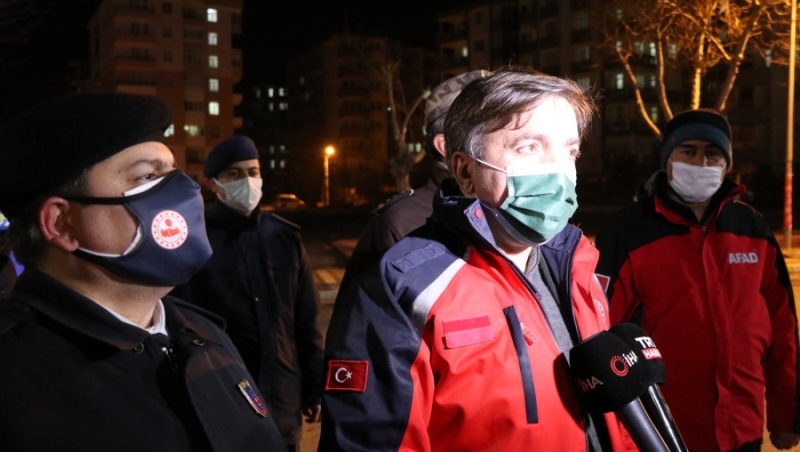 Vali Hamza Aydoğdu Cadde Cadde Sokak Sokak Gezerek Halkı Uyarıyor 
