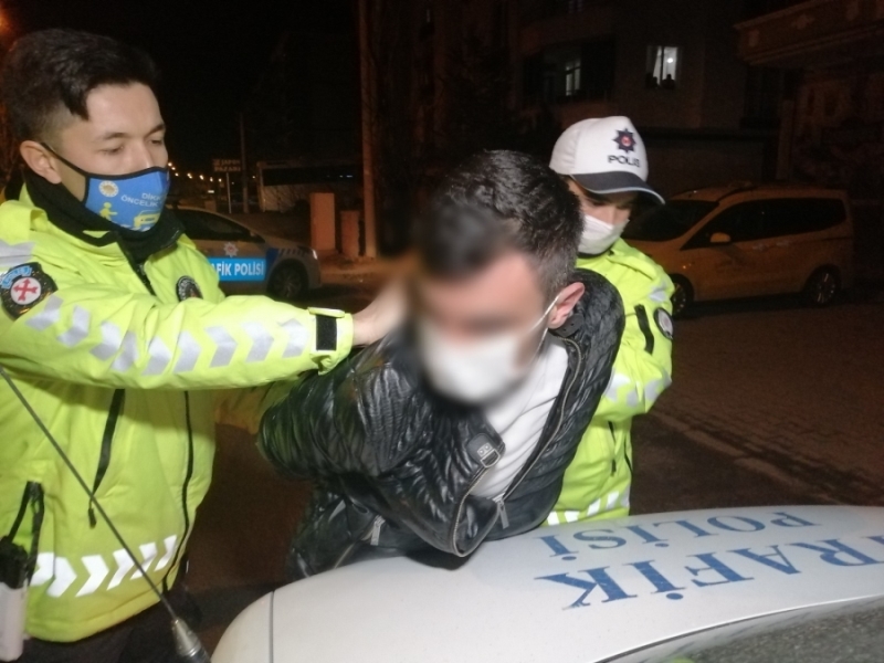 Polisin dur ihtarına uymayan 2 kişi yakalandı