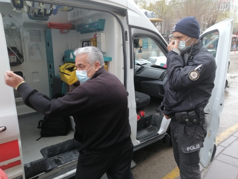Evde Karantinada Olması Gereken Şahıs Bankadan Ambulans ile Yurt 