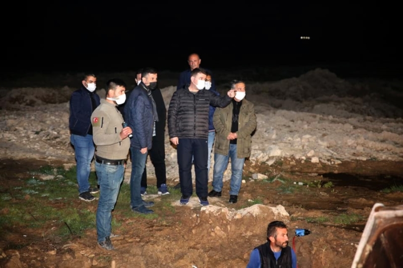 Belediye Ekipleri, Gece Yarısı Ana Şebeke Su Hattındaki Arızaya Müdahale Etti