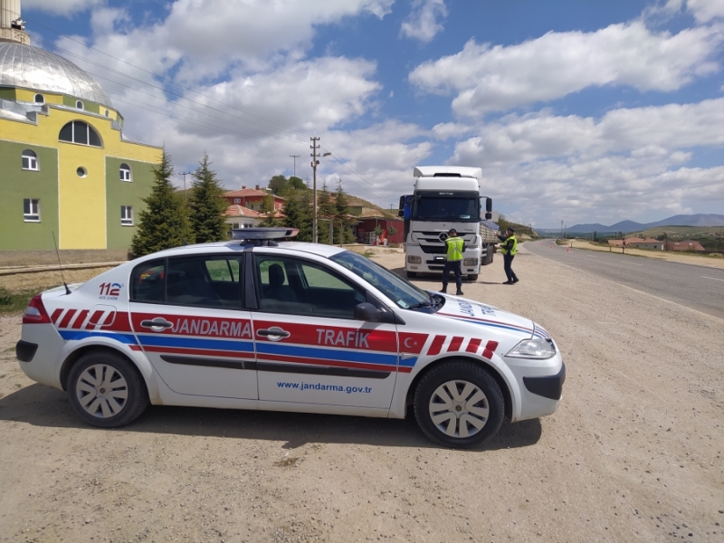 Aksaray Jandarması yük ve yolcu taşıyan araçları sık sık denetliyor 