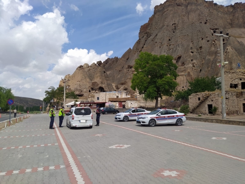 (Drone) ile havadan trafik denetimi faaliyetleri aralıksız devam etmektedir.