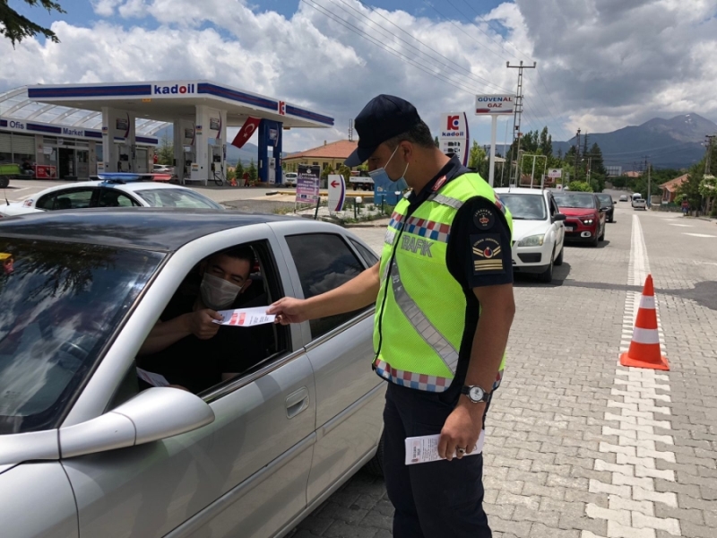 Aksaray jandarması trafik denetimlerini aralıksız sürdürüyor