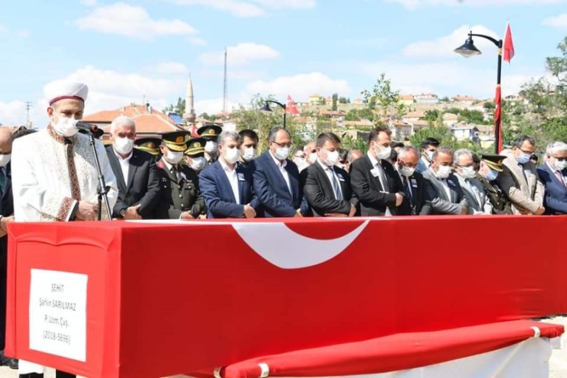 Bir kahramanımızı daha toprağa verdik