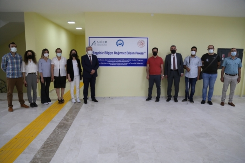 ENGELSİZ KÜTÜPHANE TEKNOLOJİK ALTYAPISIYLA DİKKAT ÇEKİYOR