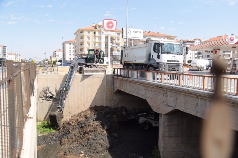 ULUIRMAK RUTİN OLARAK TEMİZLENİYOR