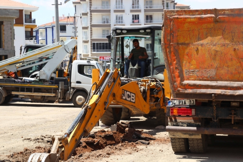 2 YILDA 223 BİN METRE ALT YAPI VE 249 BİN TON SICAK ASFALT SERİMİ YAPILDI 	