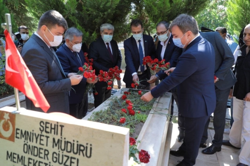 Şehitler şehitlikte anıldı
