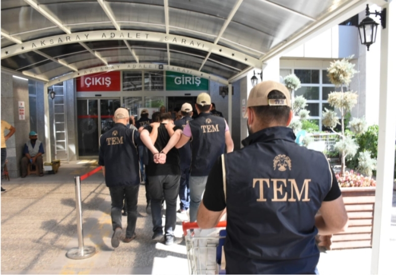 3 ilde eş zamanlı FETÖ operasyonu yapıldı 5 kişi tutuklandı