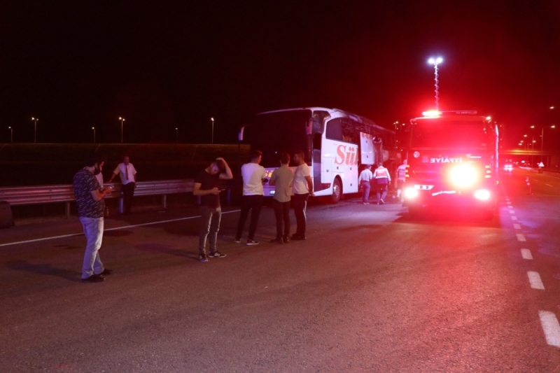Yolcu otobüsü alev alev yandı