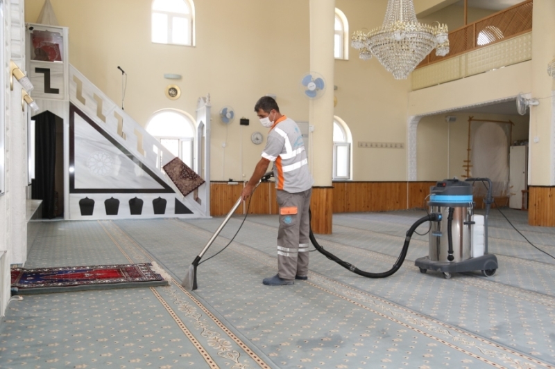 CAMİLERİMİZ DÜZENLİ OLARAK TEMİZLENİYOR