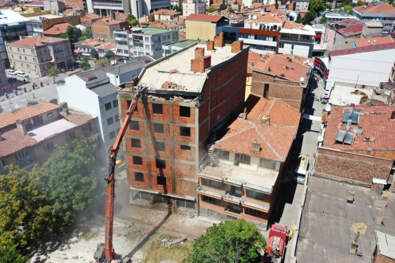 KENTSEL DÖNÜŞÜMDE İLK YIKIM BAŞLADI