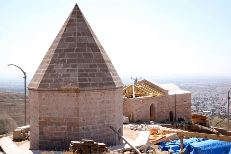 II. KILIÇARSLAN TÜRBESİ VE KÖŞKÜ RESTORE EDİLİYOR