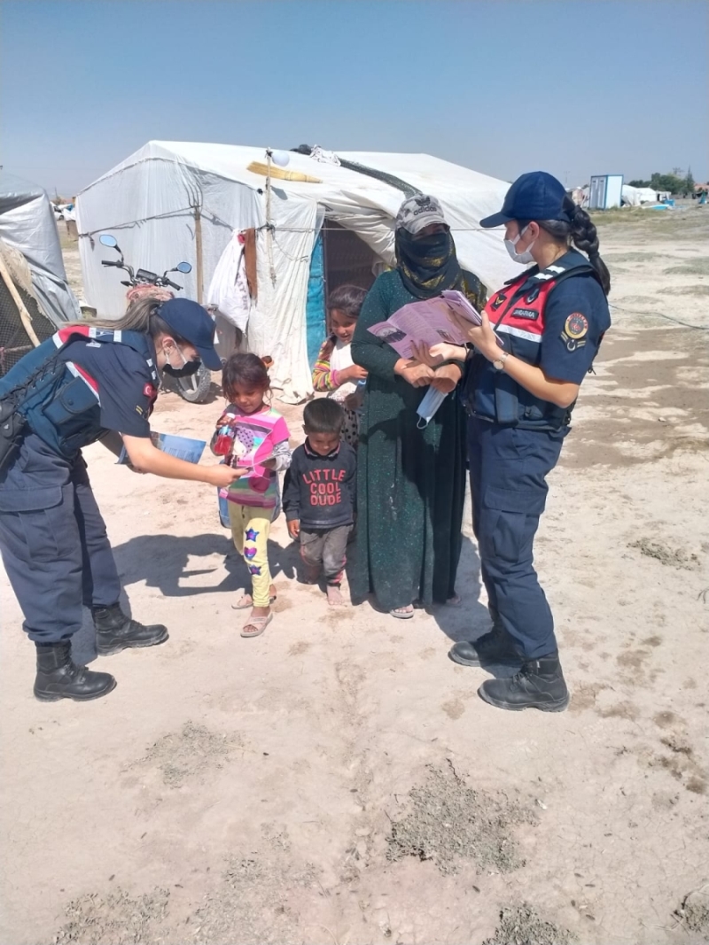 Aksaray jandarması KADES bilgilendirme broşürü dağıttı