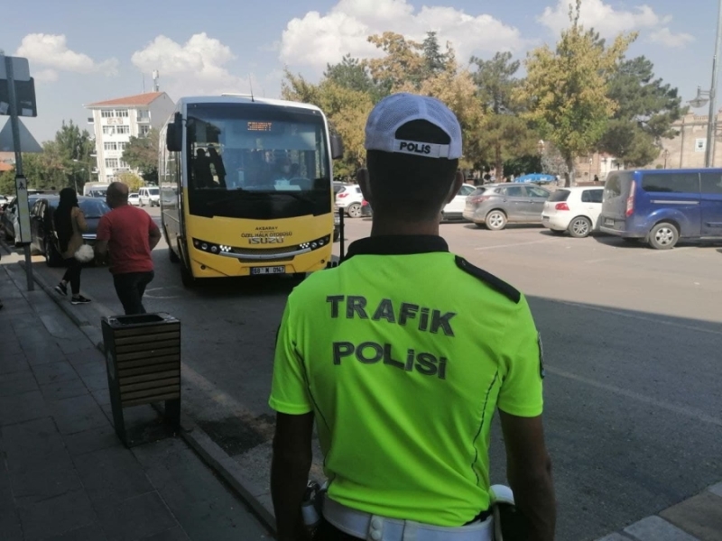 Aksaray da Trafik Polisleri yaptığı 2 saatlik denetimde 7 bin 486 lira ceza kesti