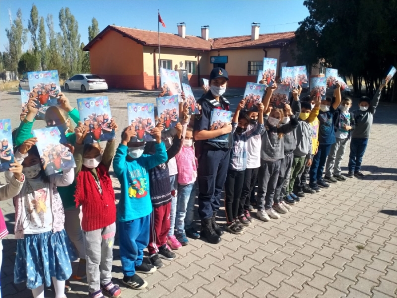 Jandarma öğrencilere Güvenlik ve suçtan korunma eğitimi verdi