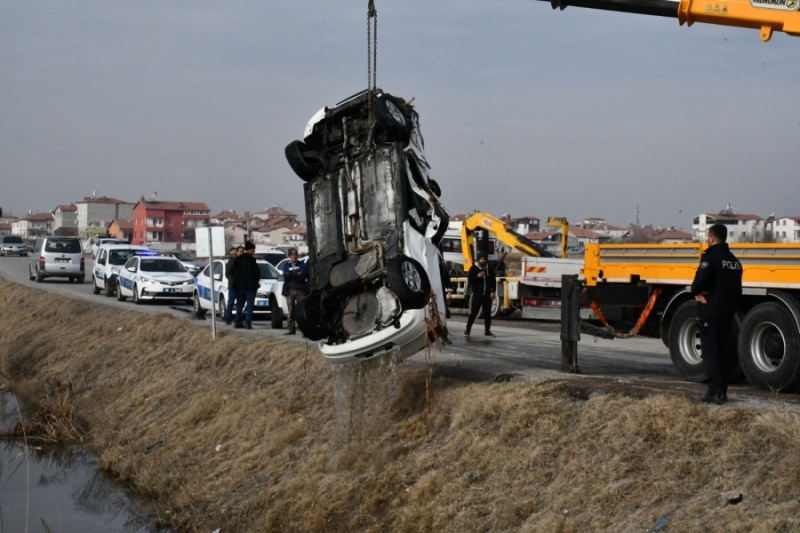 Su kanalına düşen otomobilin sürücüsü hayatını kaybetti