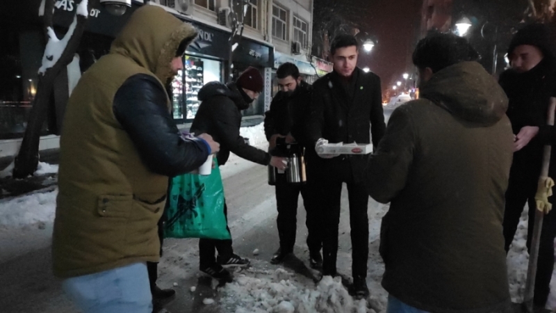 HÜDA PAR Aksaray Gençlik Kolları’ndan Emekçilere Destek
