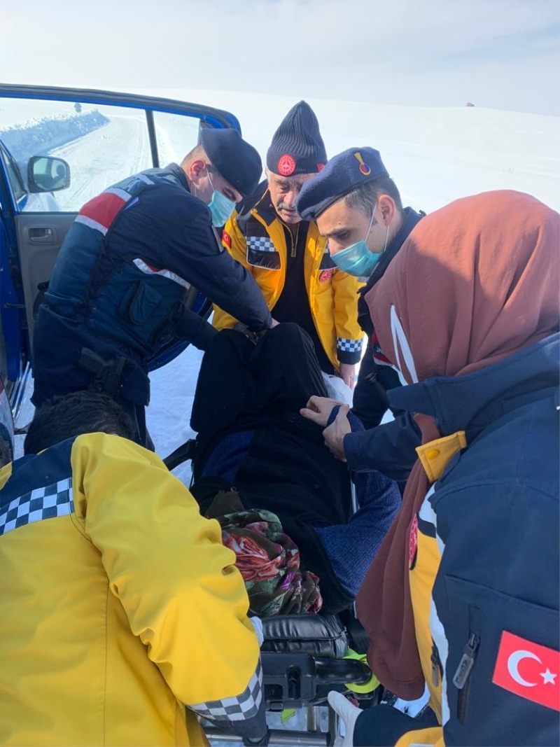 Jandarma Özel Ekip köy köy dolaşıp vatndaşa hizmet veriyor