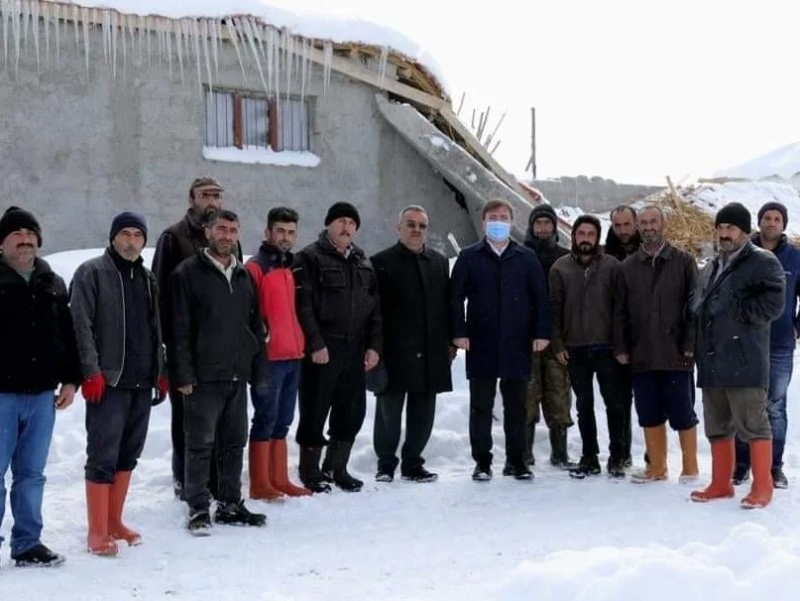Aksaray Valisi Hamza Aydoğdu ağıl ve mandıra çatıları çöken çiftçileri ziyaret etti 