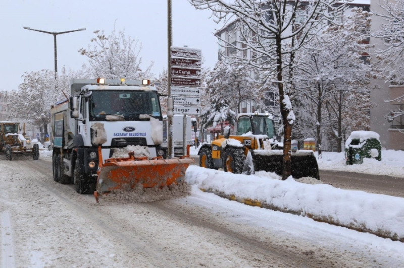 KAR YAĞIŞININ YENİDEN BAŞLAMASI KARLA MÜCADELE ÇALIŞMALARINI YOĞUNLAŞTIRDI