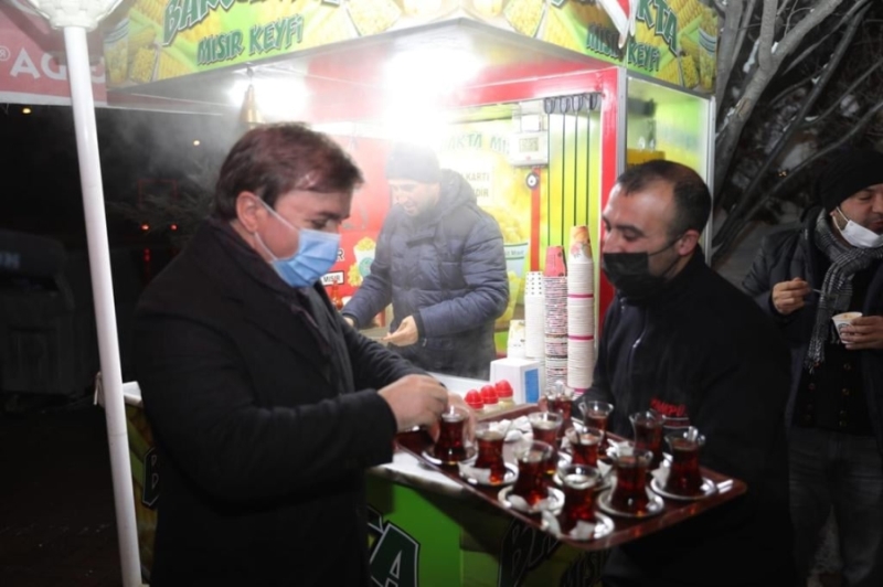 Dinlenme tesislerinde yolculara ikram edilen çayları valilik karşılıyor