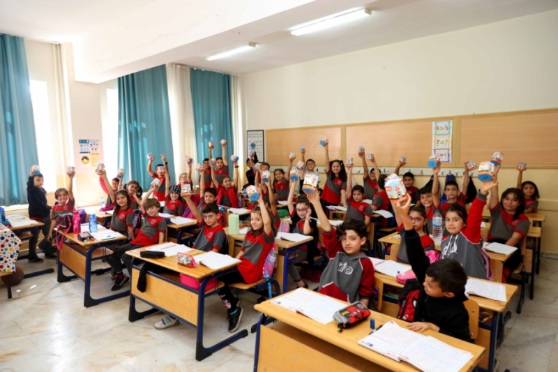 AKSARAY BELEDİYESİ 40 BİN ÖĞRENCİYE KUMBARA HEDİYE ETTİ