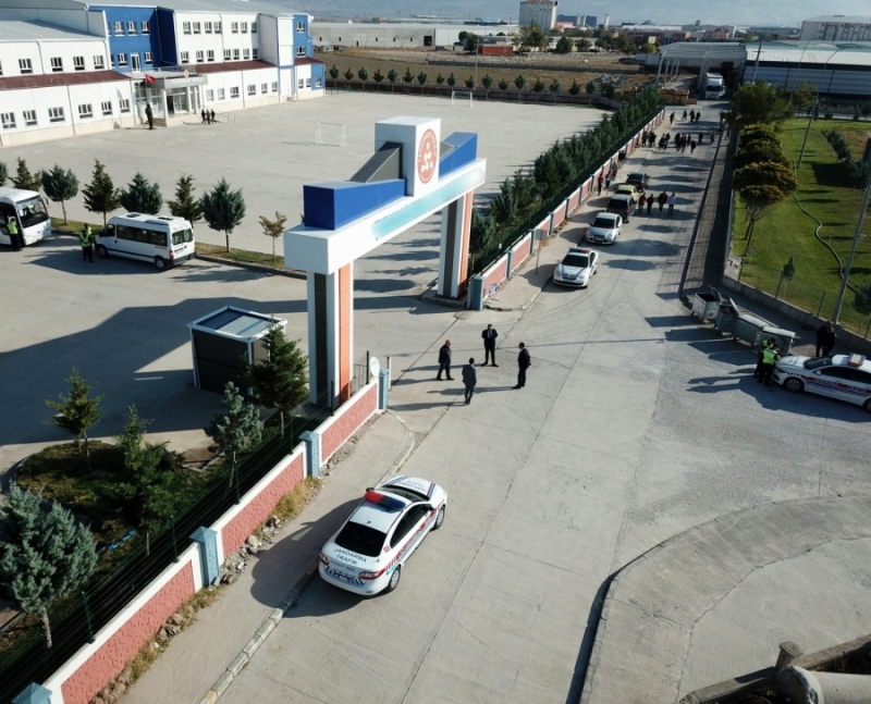 Aksaray jandarması okul servislerini tek tek kontrol etti
