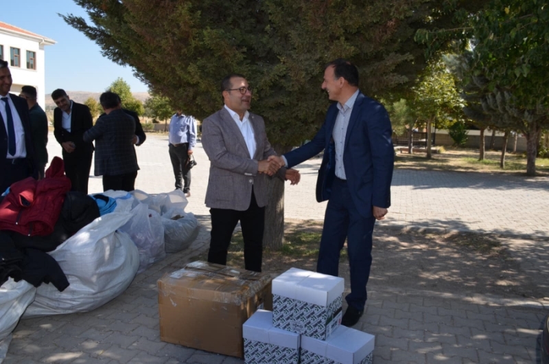 Aksaray Oguzata İlkokulu Öğrencilerine Kırtasiye ve Giyim Yardımı Yapıldı