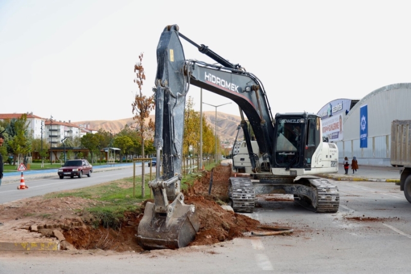 Alparslan Türkeş Bulvarında Yol Genişletme Çalışmaları Başladı