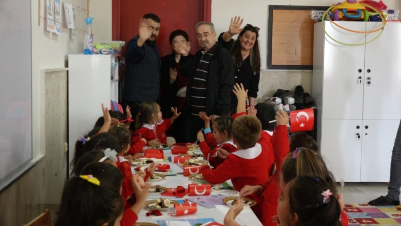 CHP CUMHURİYET BAYRAMINI GÖZLÜKUYU KÖYÜNDE ÇOCUKLARLA BİRLİKTE KUTLADI.