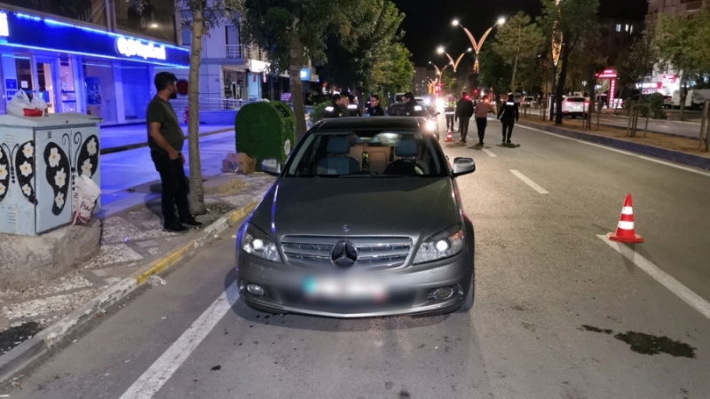 Otomobil de bulunan ruhsatsız silaha el konuldu 
