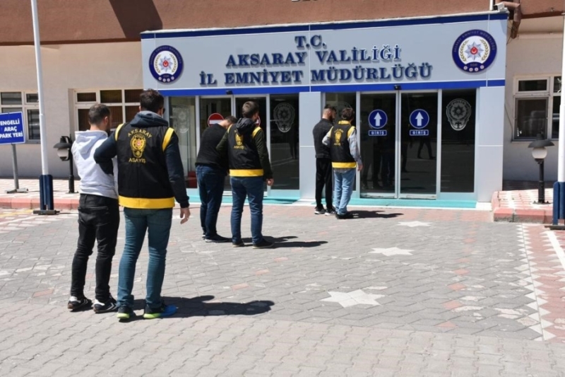Aksaray polisi 15 adrese operasyon düzenledi