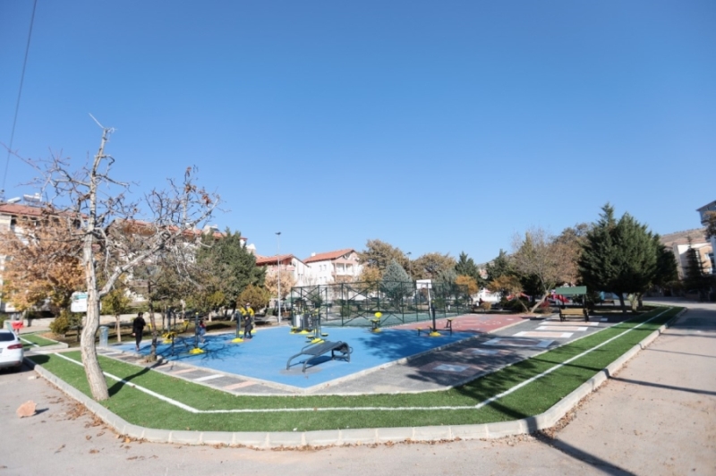 Mevcut Parkların Bakım Onarım Ve Yenileme Çalışmaları Devam Ediyor