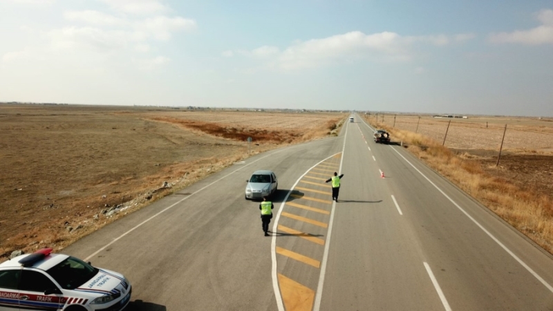  Aksaray Trafik jandarması  bütün araçları havadan denetledi 
