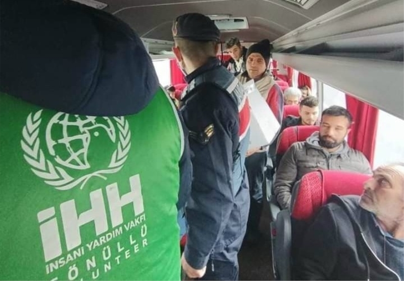 ANKARA-NİĞDE OTOBANINDA MAHSUR KALAN YOLCULARA ACİL YARDIM