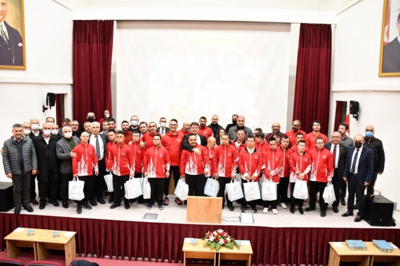 MİLLİ SPORCULAR AKSARAY BELEDİYE MECLİSİNE KONUK OLDULAR