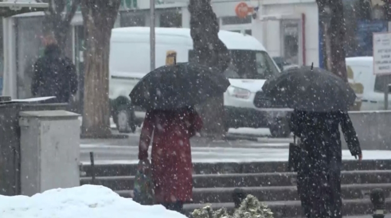 Aksaray’da sabah saatlerinde kar yağışı yeniden başladı