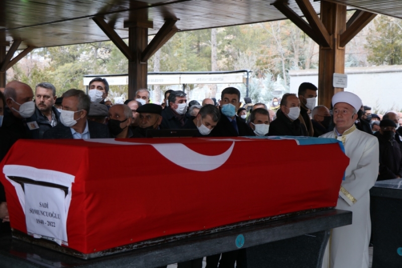 Eski bakan Sadi Somuncuoğlu Aksaray’da toprağa verildi