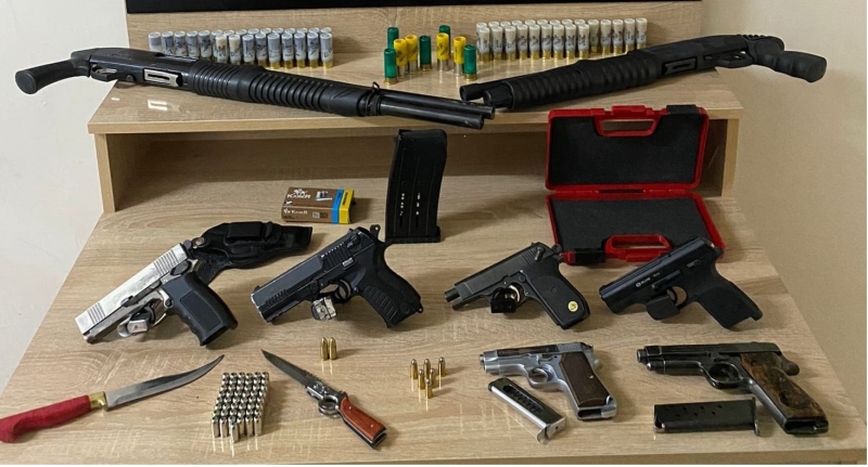 Asayiş Şube Ekipleri Yaptıkları Operasyonlarda Silahlarıyla Birlikte 10 Suçluyu Yakaladı 