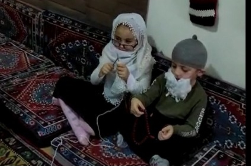 MİNİK ÖĞRENCİLERDEN YAŞLILARA SAYGI