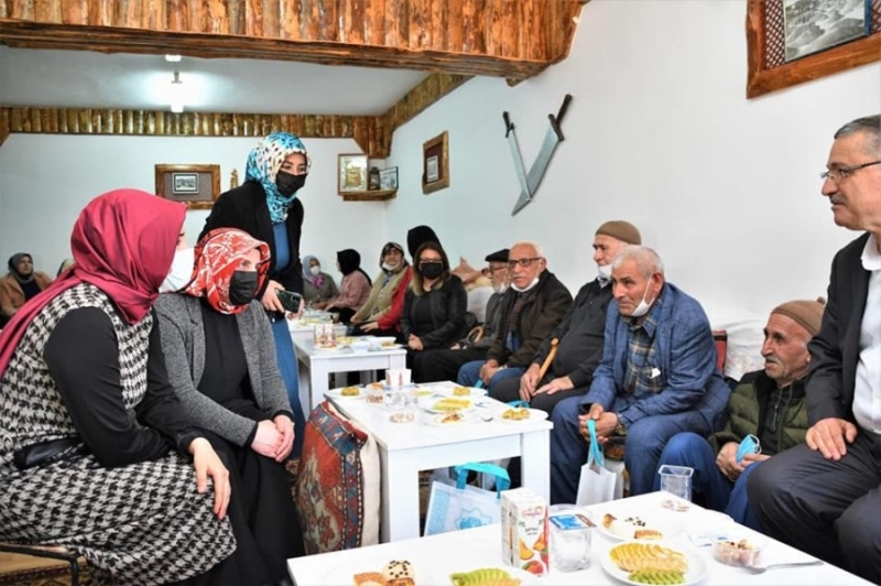 Başkan Dinçer’in Eşi Merve Dinçer Huzur Evi Sakinlerini Ziyaret Etti