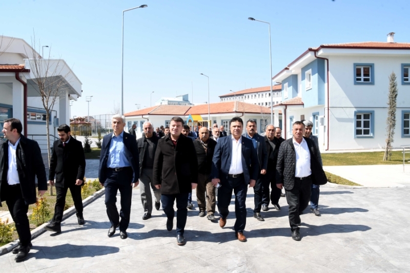 BAŞKAN DİNÇER, MUHTARLARLA PROJELERİ GEZDİ   